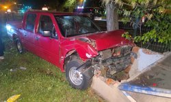 Orhangazi'de Kamyonet Refüje Uçtu