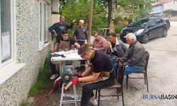 İnegöl’de Öğrencilerden Bayram Öncesi Ücretsiz Bıçak Bileme