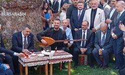 Bakan Tekin Bursa’da Türkü Söyleyip Peynir Tattı
