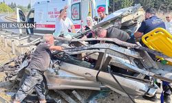 Bursa’da Otomobil Bariyere Saplandı: 2 Yaralı