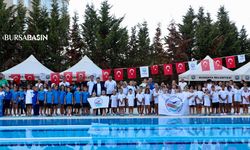 Mudanya’da minik yüzücülerden anlamlı kurtuluş yarışı