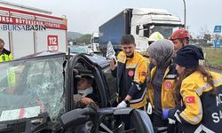 Orhangazi’de feci kaza! Sürücü araçta sıkıştı