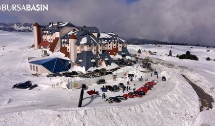 Bursa Uludağ'da Kar Üstünde Araba Gösterisi