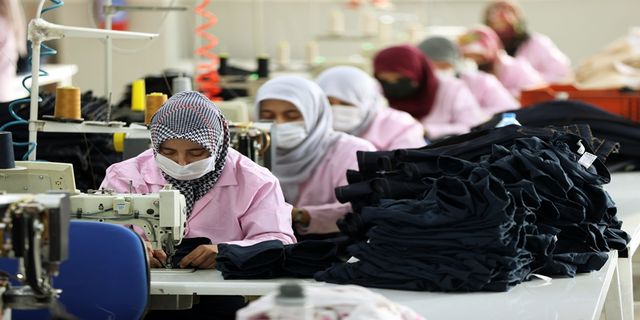 Bursa'da Bileziklerini Satarak Kurduğu İşyeriyle 130 Kadına Ekmek Kapısı Oldu