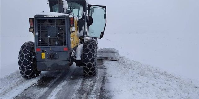 Sivas Erzurum ve Kars'ta onlarca köye ulaşılamıyor