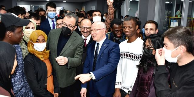 Gençlik ve Spor Bakanı Kasapoğlu Bursa'da gençlik yatırımları açılışına katıldı