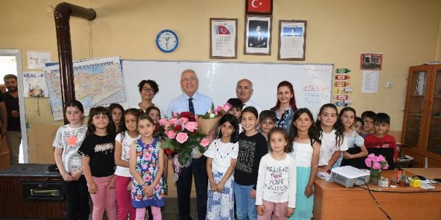 Gönüllü öğrencilerden İzmir Kavacık'ta anlamlı proje
