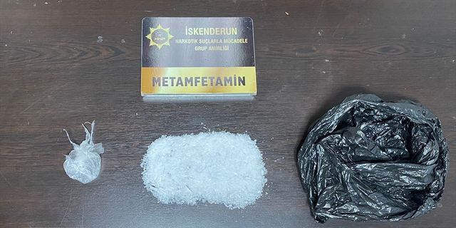 Saman yüklü kamyonette 8 düzensiz göçmen yakalandı
