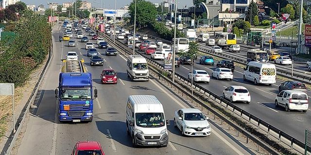 İstanbul'da haftanın ilk iş günü trafik yoğunluğu oluştu