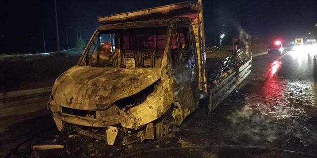 Bursa'da feci olay: Seyir halindeki otomobil alev aldı