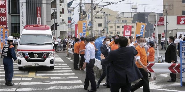 Japonya'da eski Başbakan Abe'ye suikast girişimi