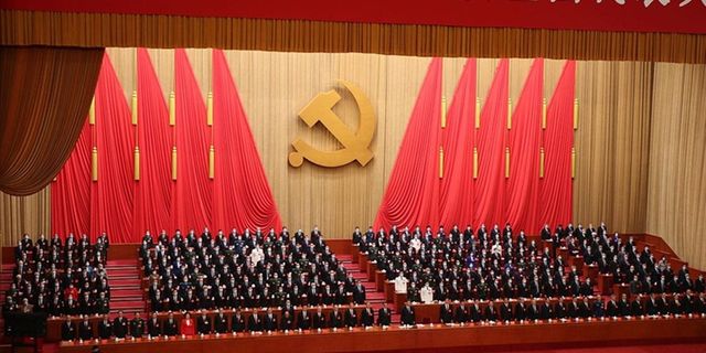 Çin'in eski lideri Hu, kongrede salondan çıkarıldı