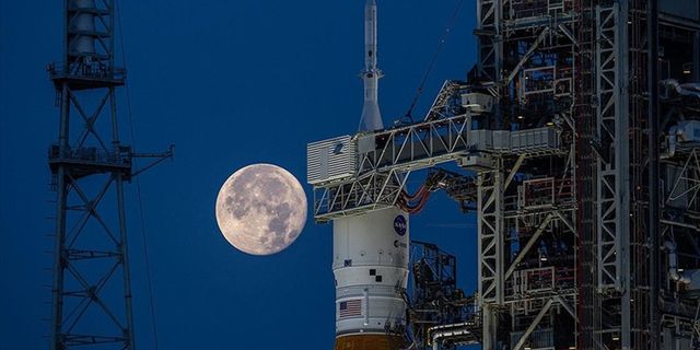 NASA, Ay'a insan göndermeye bir adım daha yaklaştı