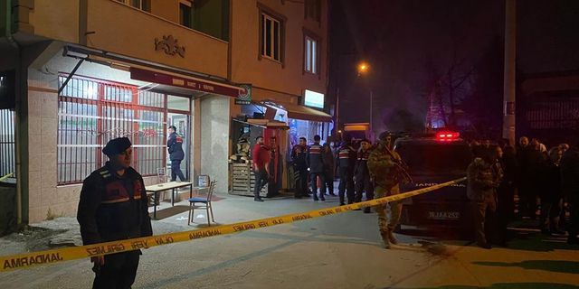 Bursa'da kahvehane tarandı yaralılar var