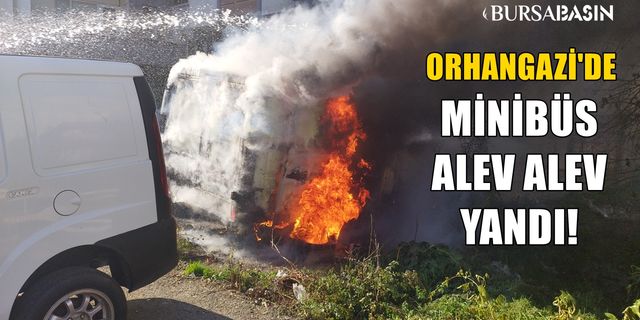 Bursa Orhangazi'de oto galeri önündeki minibüs yandı