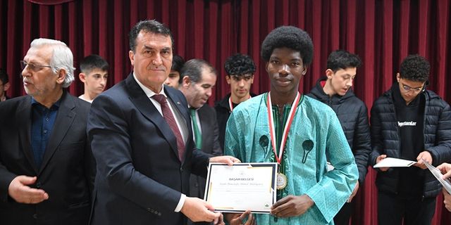 Bursa'da Uluslararası Lisede Karne Heyecanı