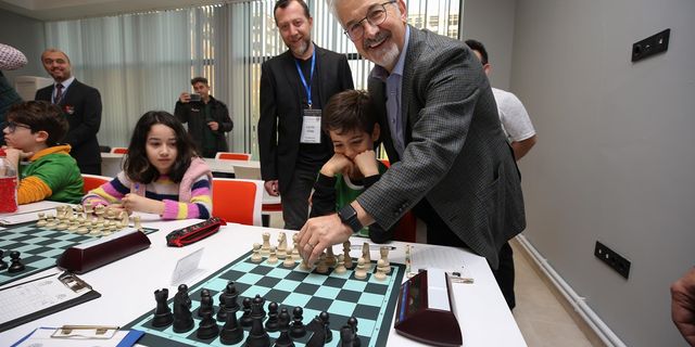 Satranç Turnuvasında Şampiyonluk İçin Kıyasıya Mücadele