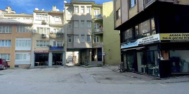 Bursa’da Binanın altından sokak geçiyor