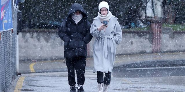 İstanbul'da kent merkezinde kar yağışı başladı