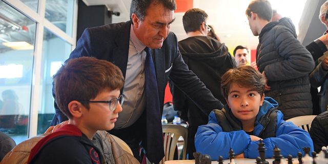 Dündar’dan Satranç turnuvasında ilk hamle