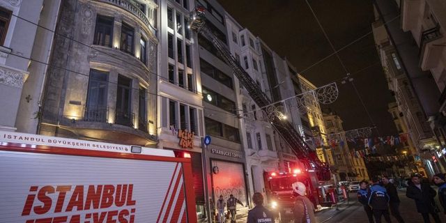Beyoğlu'nda otel inşaatında çıkan yangın söndürüldü