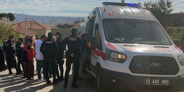 Kocaeli'de kıraathanede çıkan bıçaklı kavgada 2 kişi yaralandı