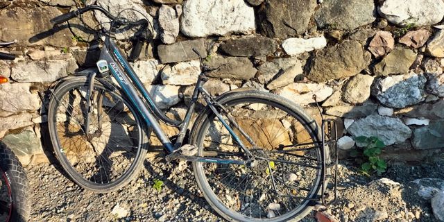 Sakarya'da otomobilin çarptığı bisikletli 2 çocuk ağır yaralandı