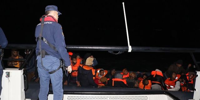 Çanakkale açıklarında 45 düzensiz göçmen yakalandı