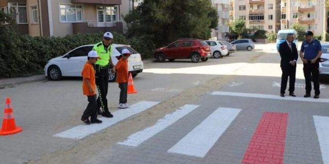 Gelibolu'da öğrencilere trafik kuralları eğitimi verildi