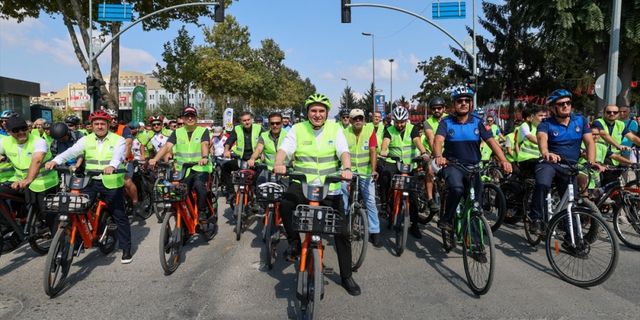 Sakarya'da Avrupa Hareketlilik Haftası kapsamında bisikletle şehir turu yapıldı