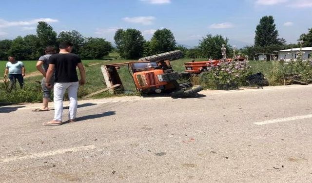 Bursa İnegöl'de Traktör Ve Kamyonet Çarpıştı! 1 Yaralı