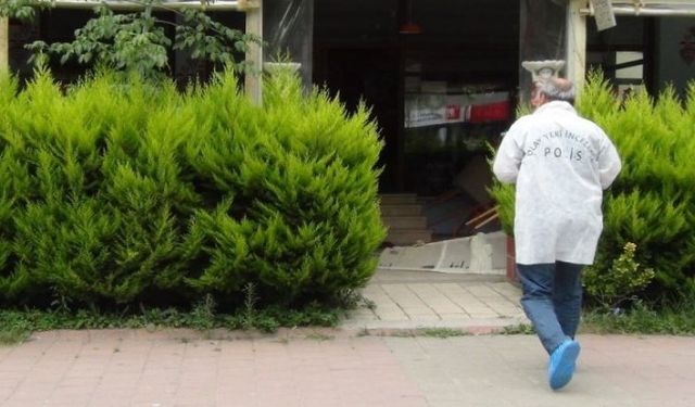 İnegöl'de Bir İş Yerine Giren Hırsızlar İşlerini Yaptıktan Sonra Kamera Kayıtları Sildi!