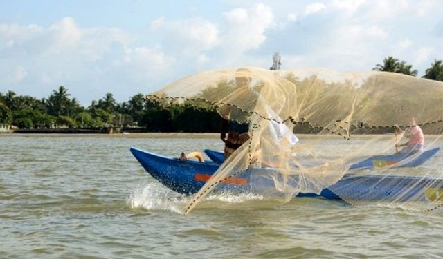 Sadakataşı Derneği'nden Sri Lanka'da balıkçı teknesi dağıtımı