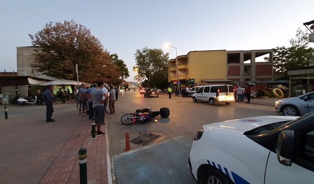 Bursa'da kaza! Otomobille çarpışan motosikletin sürücüsü yaralandı
