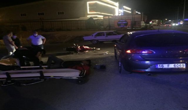 Bursa'da kaza! otomobille çarpışan motosikletlinin bacağı kırıldı