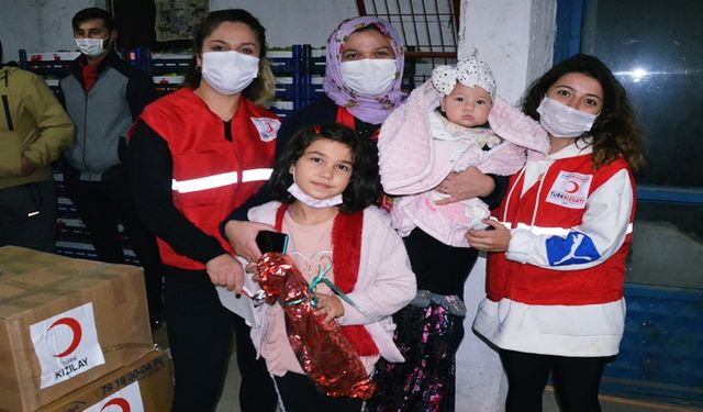 Bursalı Erva Doğum Günü Hediyesini İzmir Depreminin Sembolü Ayda'ya Gönderdi