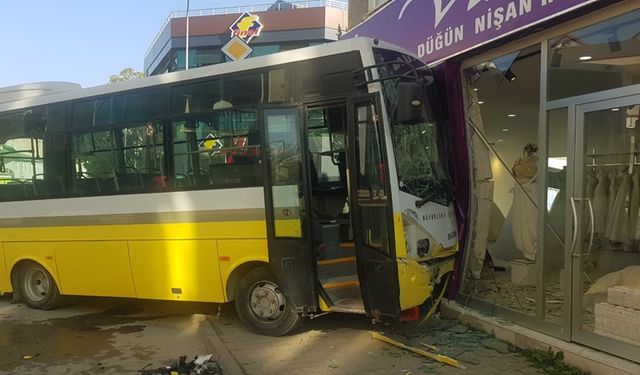 Bursa'da Kaza! Halk Otobüsüyle Otomobilin Çarpışması Sonucu 7 Yaralı