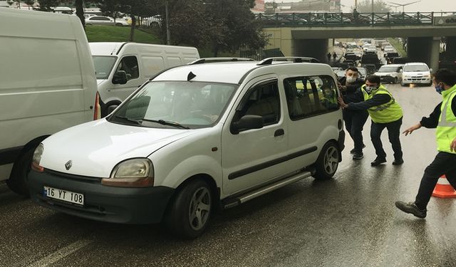 Osmangazi'de Yola Dökülen Motor Yağından Dolayı Sürücüler Zor Anlar Yaşadı