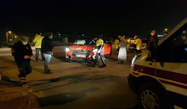 Bursa'da Kaza! Otomobille Çarpışan Motosiklet Sürücüsü Ağır Yaralandı