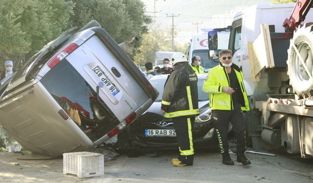 Bursa'da Kaza! Tırla Çarpışan Hafif Ticari Aracın Sürücüsü Öldü