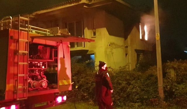 Bursa'da Metruk Binada Yangın! 1 Kişi Yaralandı
