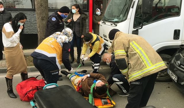 Bursa'da Zincirleme Trafik Kazası! 1 Kişi İki Araç Arasında Sıkıştı