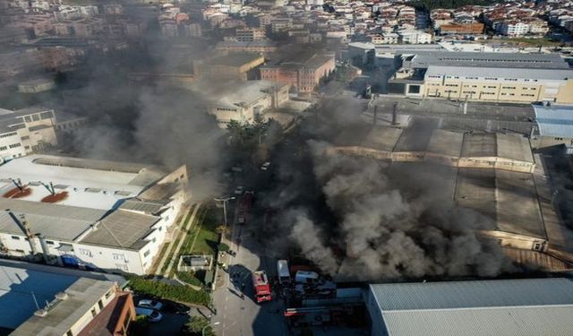 Bursa'da Organize Sanayi Bölgesinde Bir Depoda Yangın Çıktı