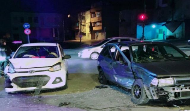 Bursa'da Yıldırım'da Trafik Kazası! 2 Kişi Yaralandı