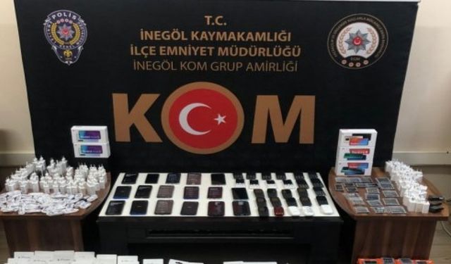 Bursa İnegöl'de Gümrük Kaçağı Cep Telefonu Ve Aksesuarlar Ele Geçirildi!