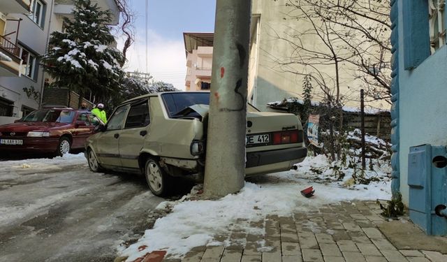 Bursa'da Hırsızlık! Şüpheliler Çalıntı Araçla Polisten Kaçarken Kaza Yaptı