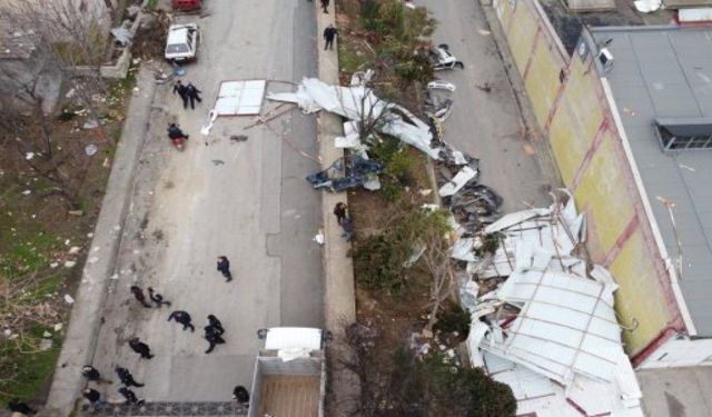 Yıldırım'da Kuvvetli Lodos İş Yerlerinin Çatısını Uçurdu: 1 Yaralı