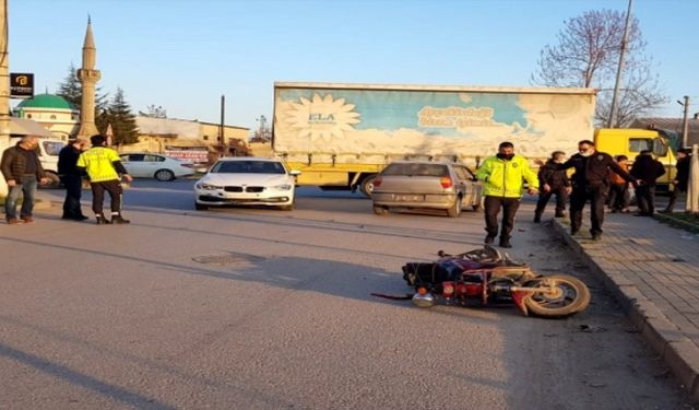 Bursa'da Bir Kişinin Ağır Yaralandığı Trafik Kazası Güvenlik Kamerasında