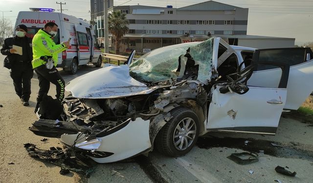 Kestel'de Kaza! Traktöre Çarpan Otomobildeki 2 Kişi Yaralandı