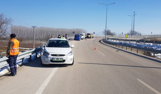 Bursa İnegöl'de 2 Otomobilin Karıştığı Kazada 4 Yaşındaki Çocuk Yaralandı!